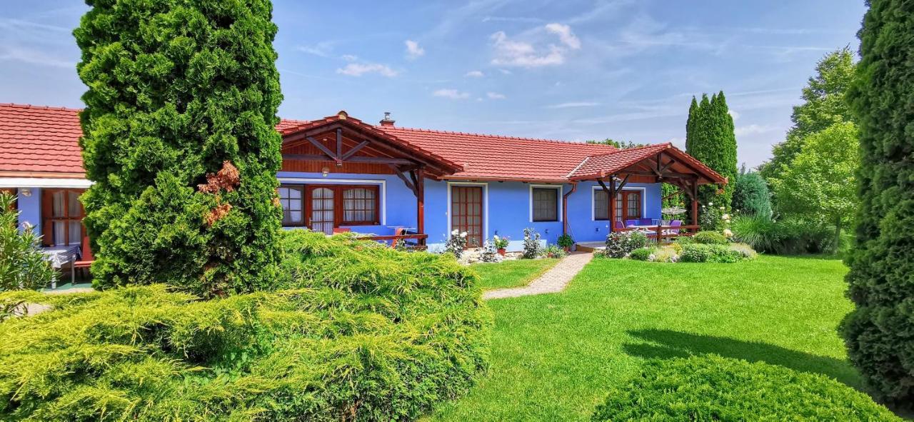 Magyar Apartmanhazak I-Iii. Zalakaros Buitenkant foto