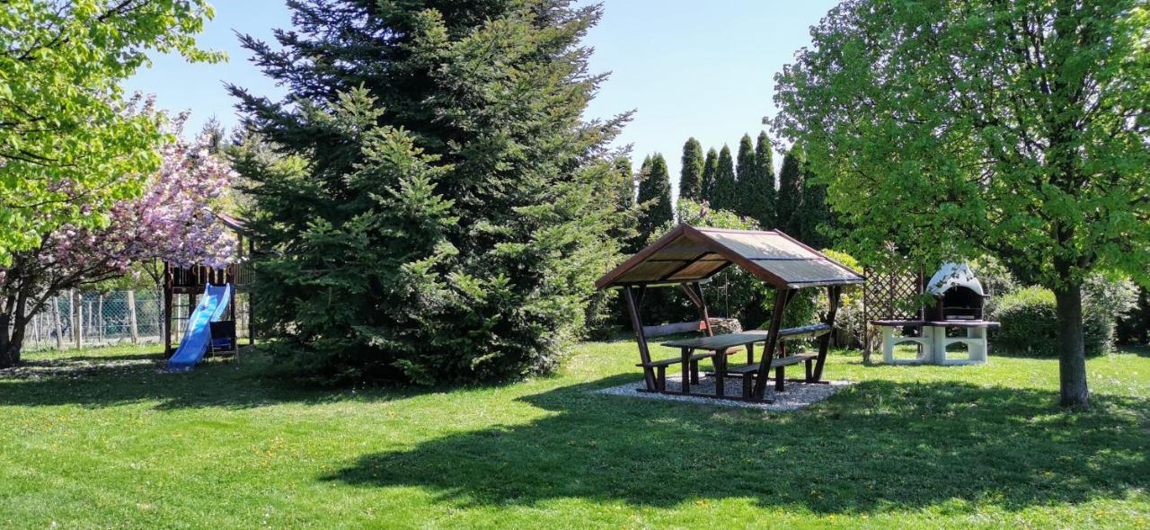 Magyar Apartmanhazak I-Iii. Zalakaros Buitenkant foto