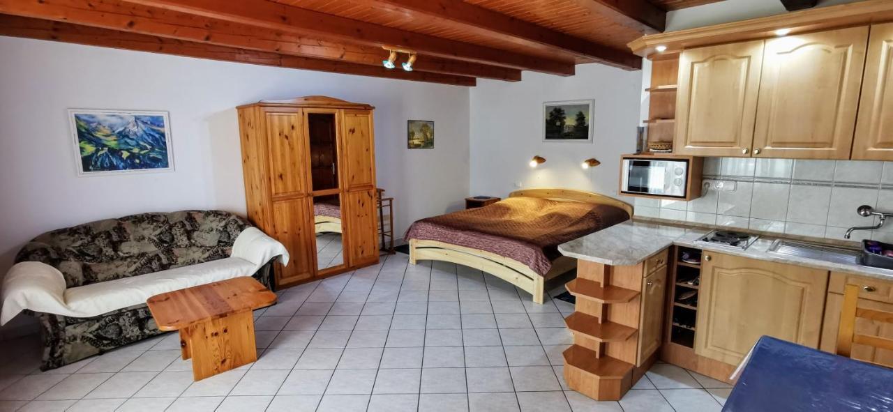 Magyar Apartmanhazak I-Iii. Zalakaros Buitenkant foto