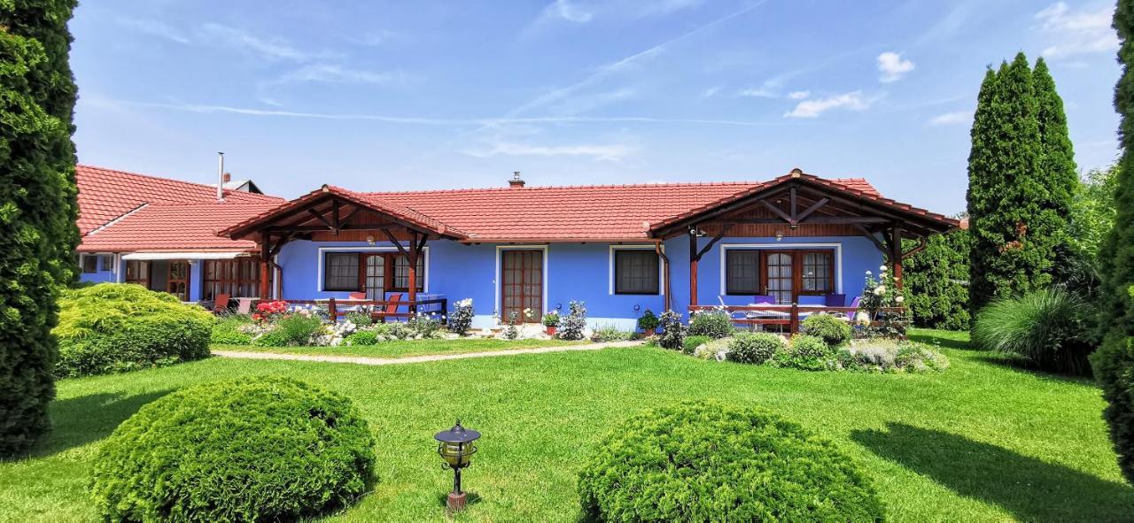 Magyar Apartmanhazak I-Iii. Zalakaros Buitenkant foto