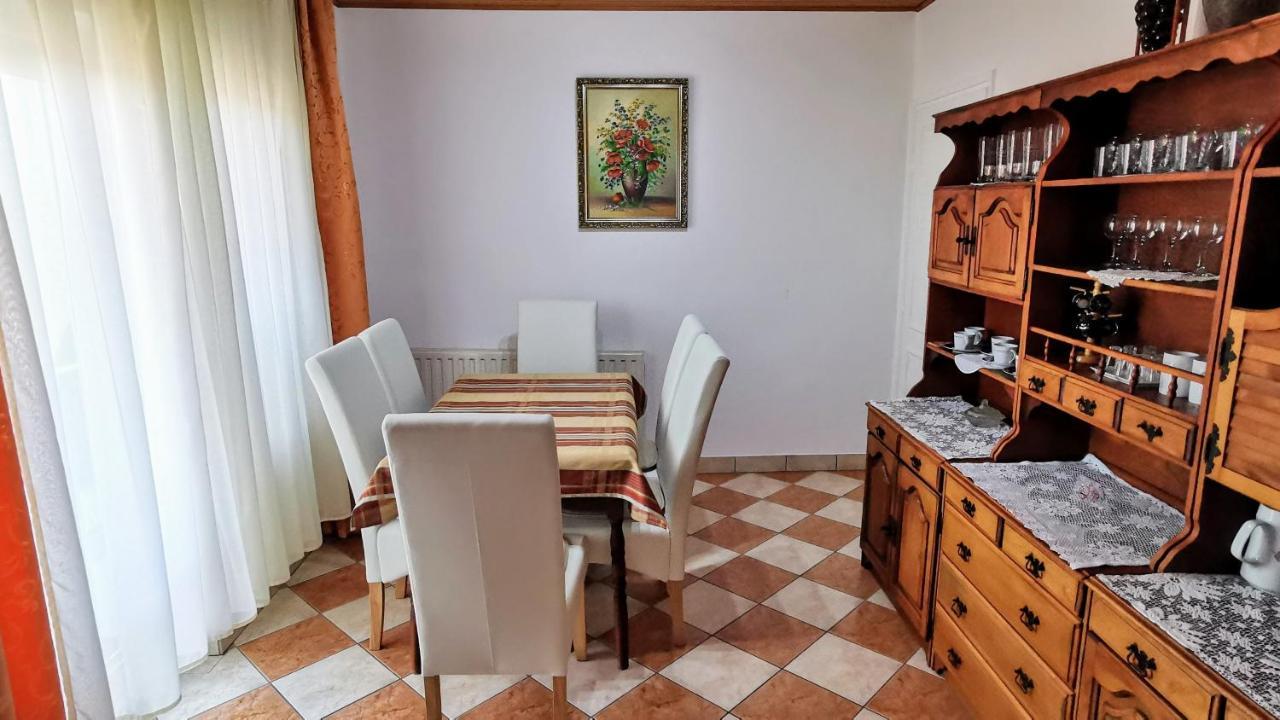 Magyar Apartmanhazak I-Iii. Zalakaros Buitenkant foto