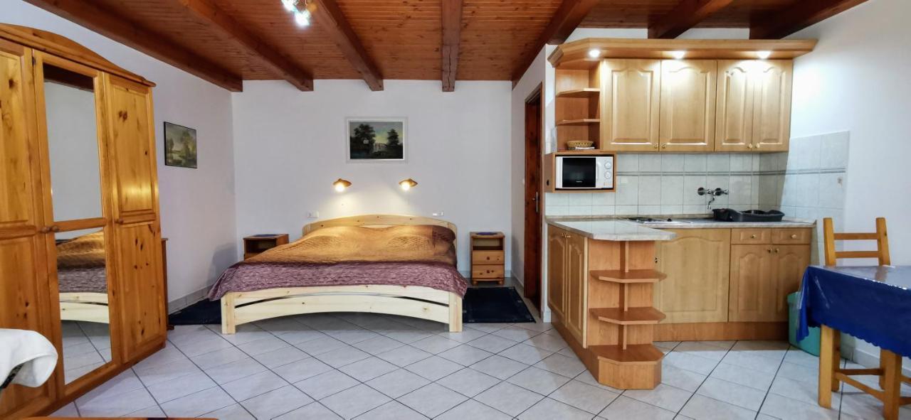 Magyar Apartmanhazak I-Iii. Zalakaros Kamer foto