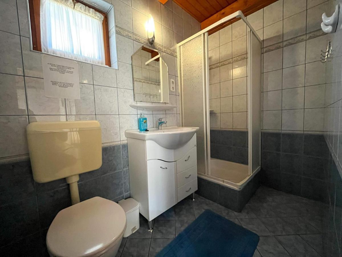 Magyar Apartmanhazak I-Iii. Zalakaros Buitenkant foto