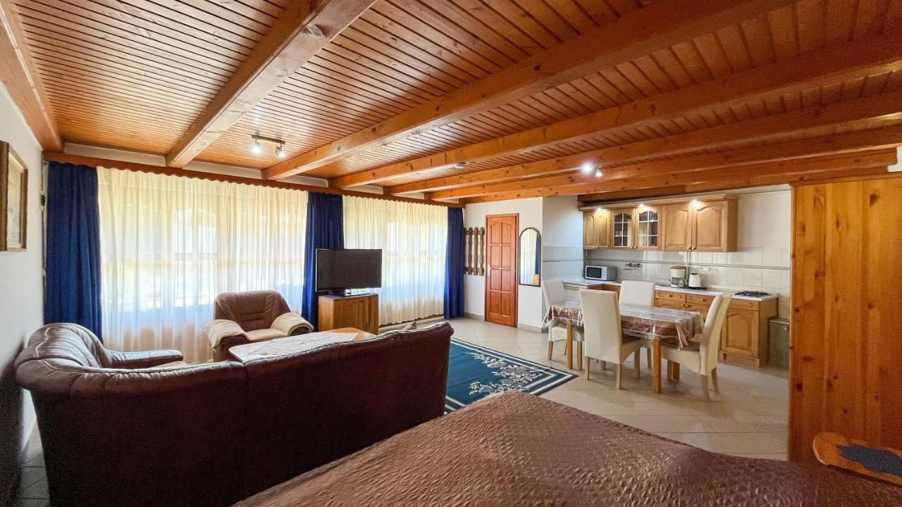 Magyar Apartmanhazak I-Iii. Zalakaros Buitenkant foto