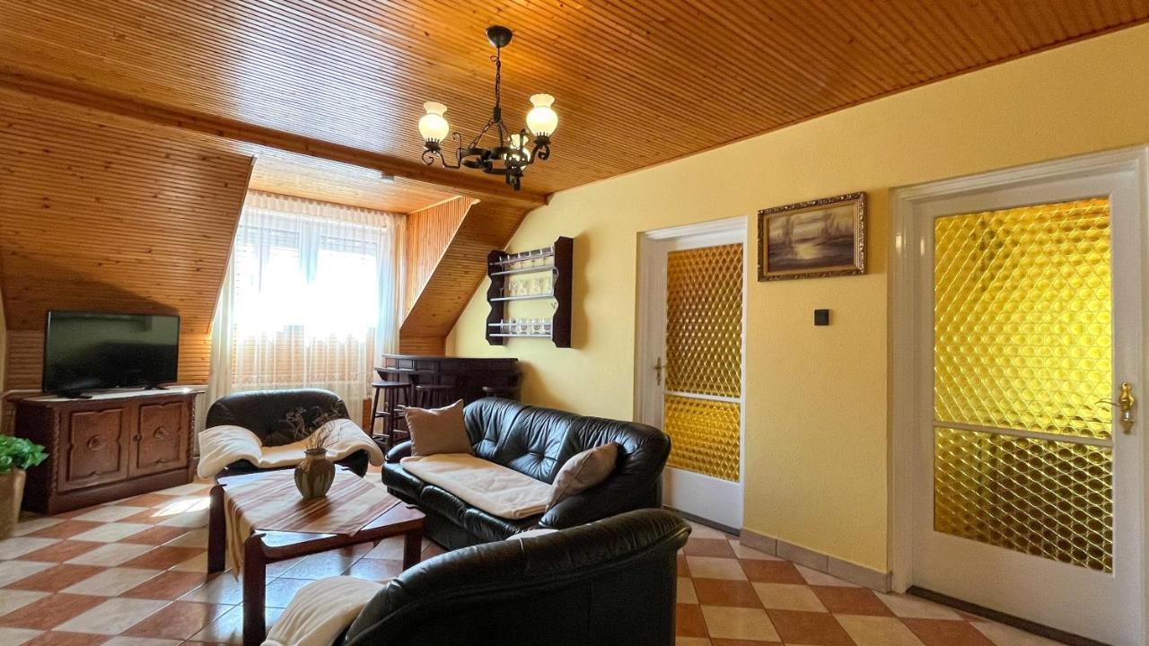 Magyar Apartmanhazak I-Iii. Zalakaros Buitenkant foto