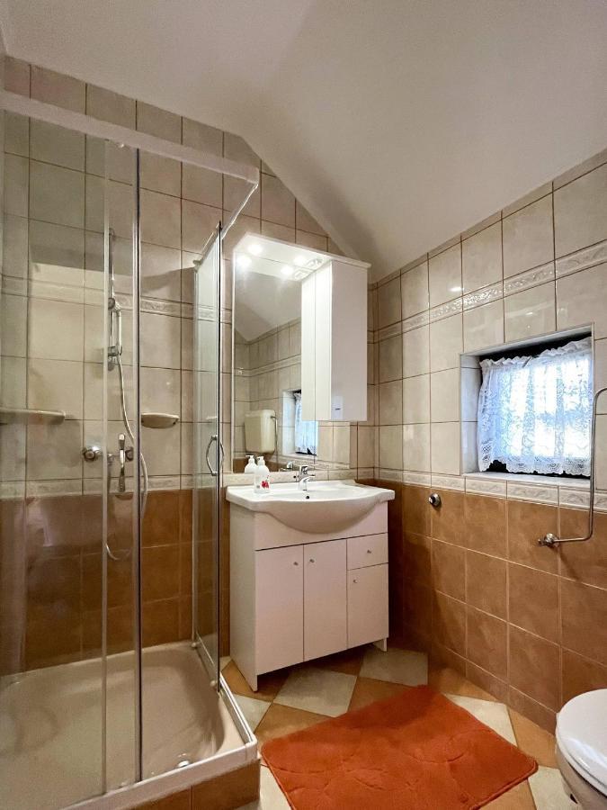 Magyar Apartmanhazak I-Iii. Zalakaros Buitenkant foto