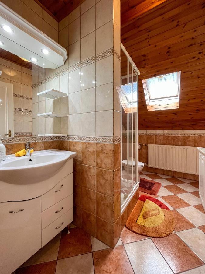 Magyar Apartmanhazak I-Iii. Zalakaros Buitenkant foto