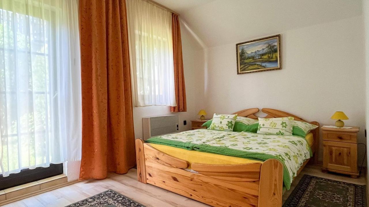 Magyar Apartmanhazak I-Iii. Zalakaros Buitenkant foto