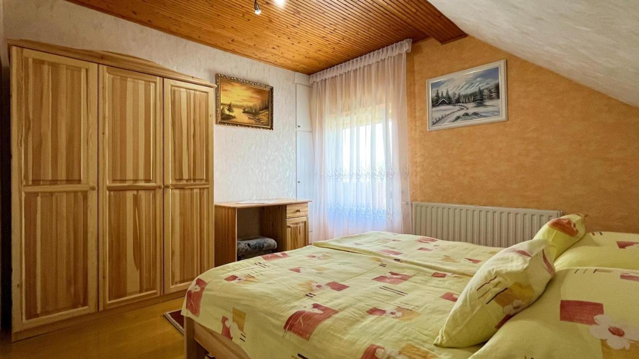 Magyar Apartmanhazak I-Iii. Zalakaros Buitenkant foto