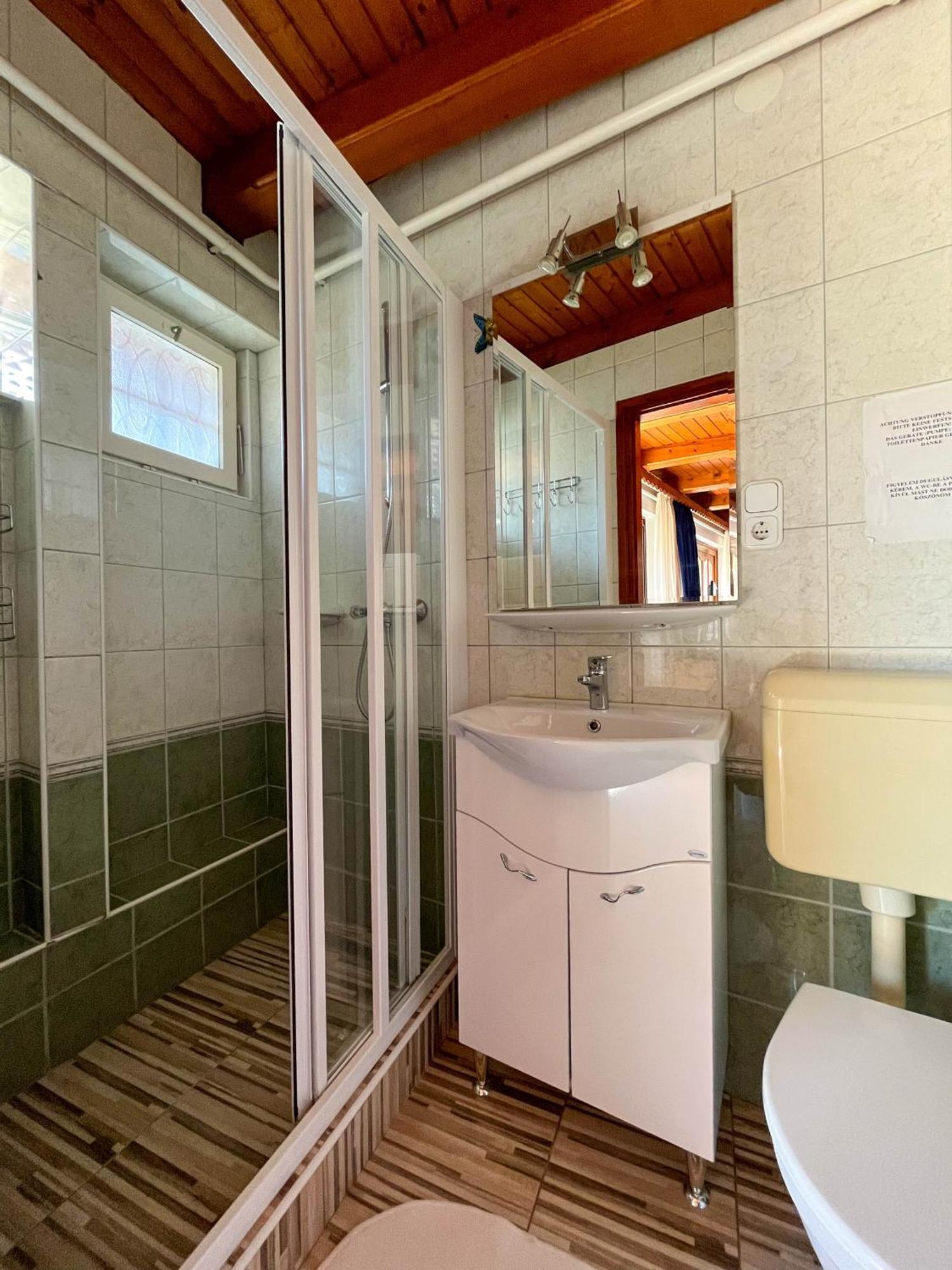 Magyar Apartmanhazak I-Iii. Zalakaros Kamer foto