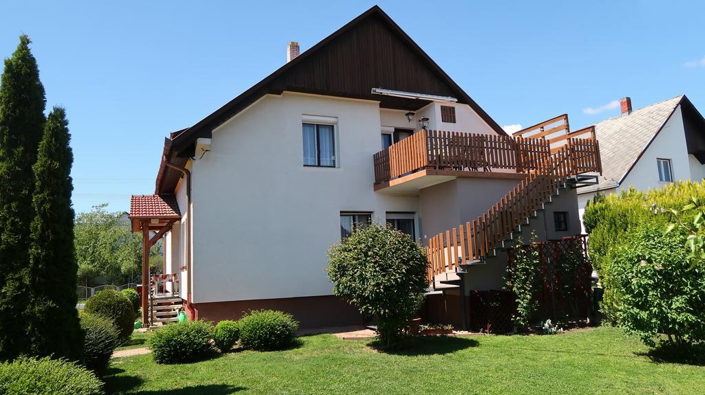 Magyar Apartmanhazak I-Iii. Zalakaros Buitenkant foto
