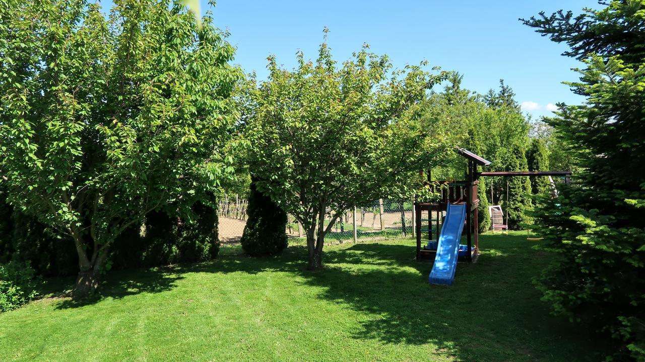 Magyar Apartmanhazak I-Iii. Zalakaros Buitenkant foto