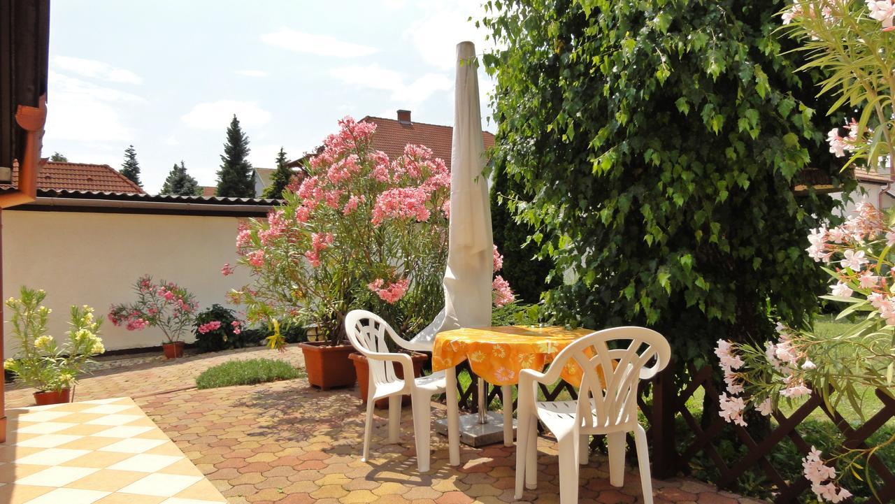 Magyar Apartmanhazak I-Iii. Zalakaros Buitenkant foto