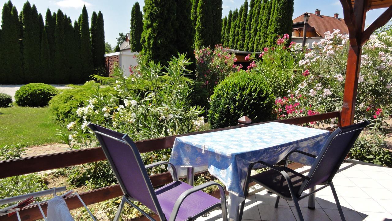 Magyar Apartmanhazak I-Iii. Zalakaros Buitenkant foto